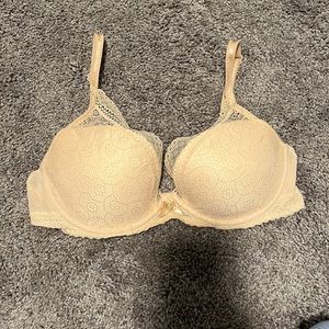 Chantelle 32DD Bra